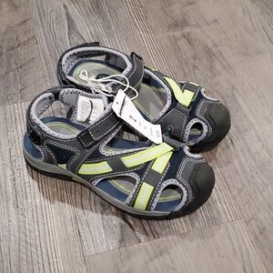 Cherokee Closed Toe Parry Sandals Size 2